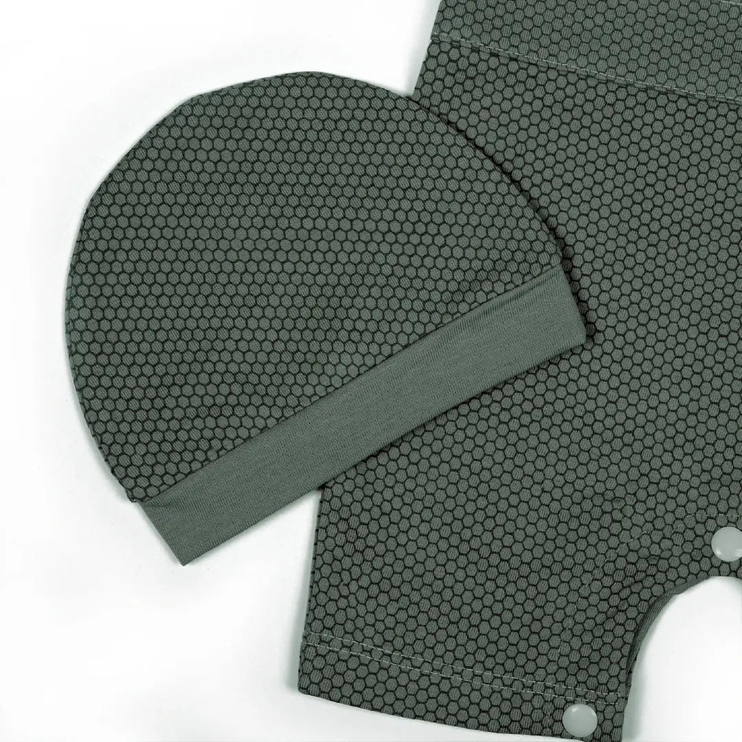 Cute Giraffe Appliqué White & Green Baby Outfit - Niyaney Clothing