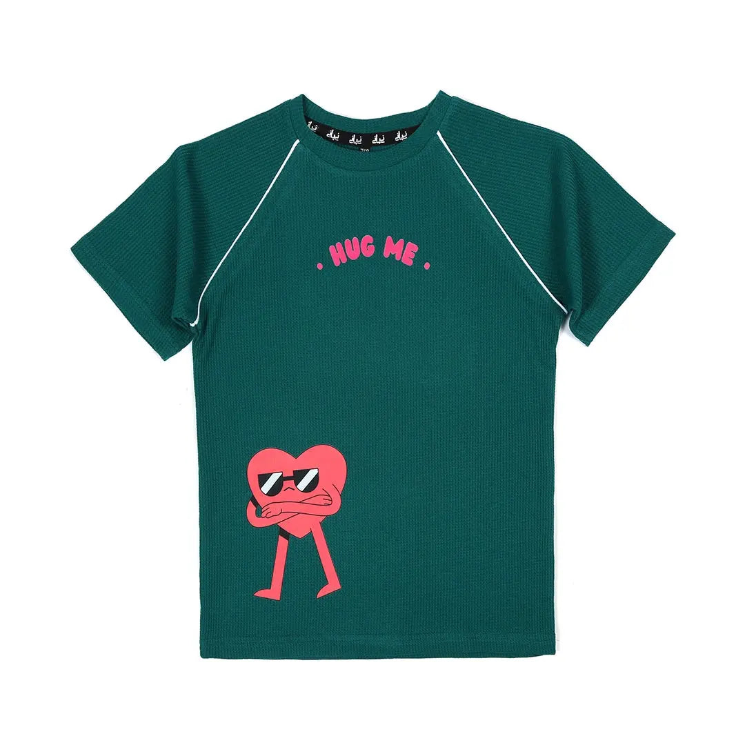Hug Me Heart Graphic T-Shirt - Niyaney Clothing